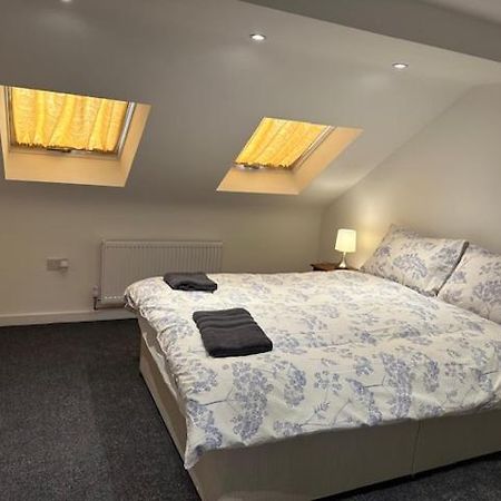 Luton Home Near Airport Private & Shared Bathroom Option Ngoại thất bức ảnh