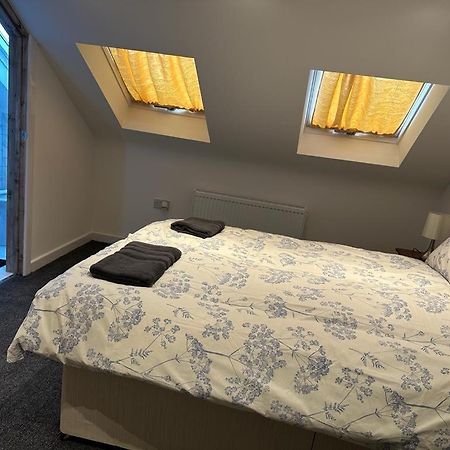 Luton Home Near Airport Private & Shared Bathroom Option Ngoại thất bức ảnh