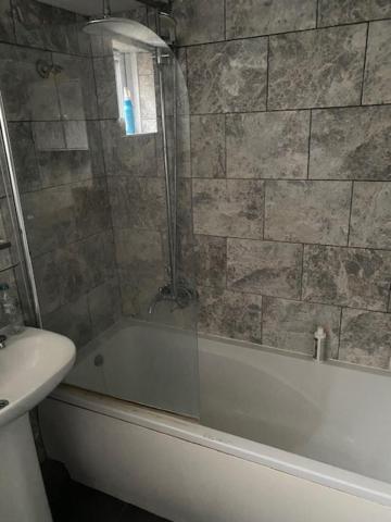 Luton Home Near Airport Private & Shared Bathroom Option Ngoại thất bức ảnh