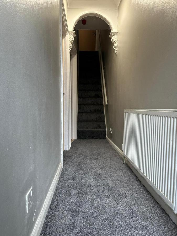 Luton Home Near Airport Private & Shared Bathroom Option Ngoại thất bức ảnh