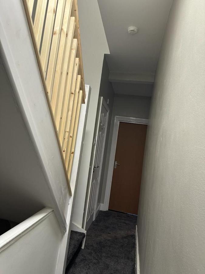 Luton Home Near Airport Private & Shared Bathroom Option Ngoại thất bức ảnh
