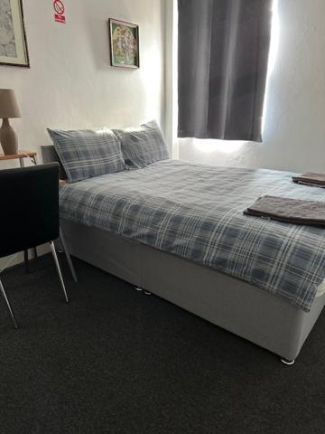 Luton Home Near Airport Private & Shared Bathroom Option Ngoại thất bức ảnh